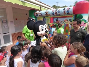 Un personaje de dibujos animados ha visitado hoy l'Escola d'Estiu