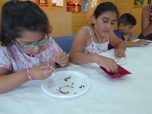 El Taller de Abalorios se ha desarrollado esta mañana en el Centre Juvenil