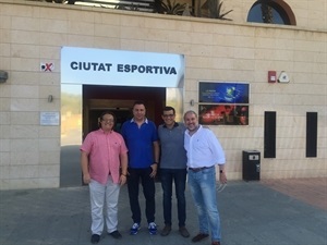 Representantes de ACES Europa junto a los ediles Sergio Villalba y Miguel A. Ivorra