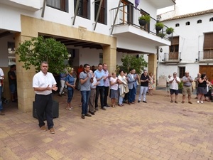 Aplausos en recuerdo de las víctimas al finalizar el minuto de silencio