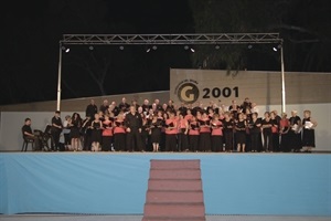 El concierto finalizó con las dos corales cantando de forma conjunta la pieza "Guardamar te quiero"