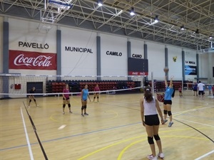 Se da tanto iniciación como perfeccionamiento al voley