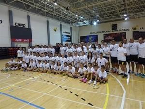 Alumnos y monitores del IV Campus Internacional de Bádminton