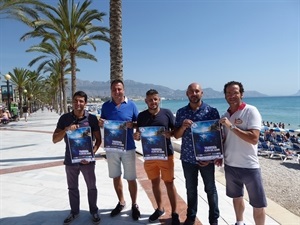 Sergio Magán, Carlos Bandera y Marcos Martínez del Club Deportivo Finisher La Nucía, Luis Miguel Morant, concejal de Deportes de l’Alfàs del Pi, y Sergio Villalba, concejal de Deportes