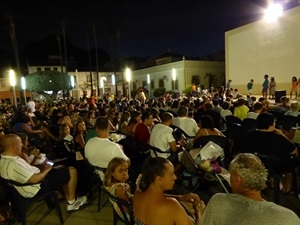 500 personas llenaron la plaça dels Músics