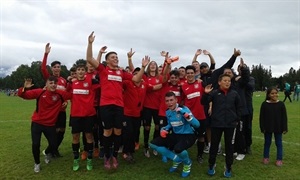 La Nucía celebrando su pase a octavos tras ganar en los penaltis al  KIL/Hemne Fotball