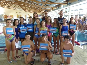 Uno de los grupos del III Campus de Natación Melani Costa