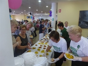 Más de 500 personas pasaron por el Salón Social El Cirer el pasado domingo en la "tapa solidaria 2016"