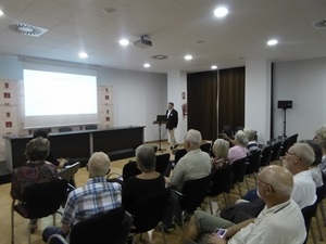 Karl Arne Enqvist durante su conferencia