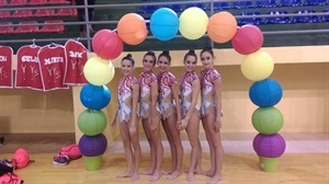 Marina Moreno, Patricia Riera, Marta Curtis, Celia Cuevas y Dafne Romero forman el conjunto junior del Club Gimnasia Rítmica de La Nucía