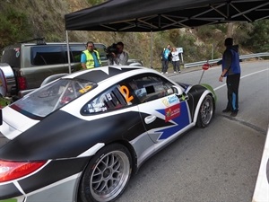 Pedro Burgo, segundo clasificado en el Nacional de Rallyes, en el shakedown esta mañana