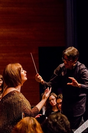 La soprano Maite Albertola en un momento de la actuación. Foto de: Nelly del Arbo