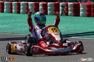 Carlos Saval celebrando su victoria en el Nacional