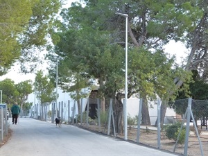 Farolas instaladas junto al Centro Educativo Medioambiental