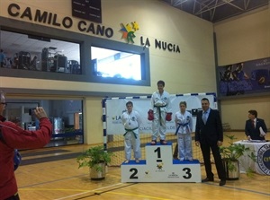 El nuciero Luís Lozano fue plata en en formas, junto a Sergio Villalba, concejal de Deportes