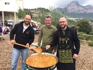 La penya Els Grillats quedó tercera en el concurso de paellas