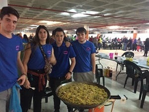 Las penyas más jóvenes participaron en el Concurso de Paellas