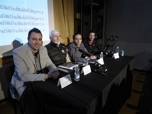 Francisco Dura, presidente de la FEMECV (Federació d’Esports de Muntanya de la Comunitat Valenciana),  Urko Carmona, campeón del mundo de para escalada, Antonio García Cuenca, pte. Club Excursionista el Tossal y Sergio Villalba, concejal de Deportes.