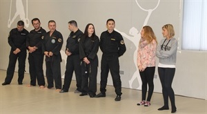 Las concejalas Mª Jesús Jumilla (Juventud) y Esperanza Puerta (Igualdad), junto a los monitores del Taller de Autodefensa