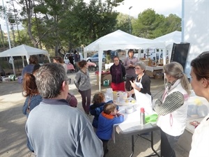 Taller de Dulces Navideños ecológicos realizado en el Mercat de la Terra