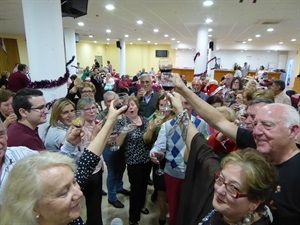 En la fiesta de Navidad todos brindaron por un "feliz y próspero 2017"