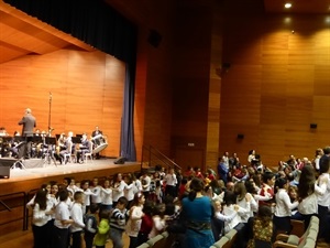 Dani Miquel hizo bailar y cantar a todo el público de l'Auditori