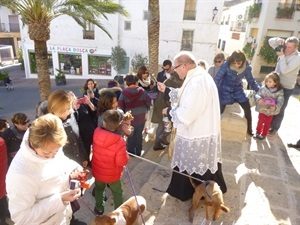 El Párroco de La Nucía, Don Juan Manuel Cortés, bendecirá a los animales el próximo sábado 14 de enero a partir de las 12 horas en la Parroquia de la Purísima Concepción de La Nucía