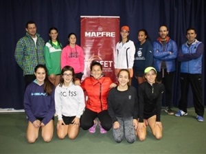 Lucía Llinares, primera por la dcha. fila inferior en la concentración de la selección de CAR Sant Cugat