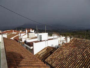 Vista de la Sierra de Bernia desde La Nucía esta mañana