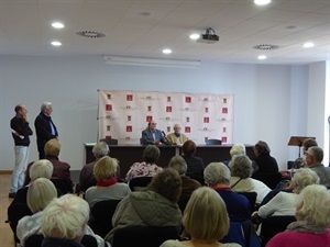 Pedro Lloret, concejal de Cultura, presentó la Conferencia  "Los conflictos actuales" del sociólogo noruego Johan Galtung