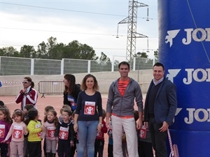 Sergio Villalba, concejal de Educación, junto a Elena Sánchez, directora del Colegio y Vicente Tamarit, coordinador de la actividad