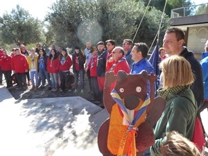 En el acto participóVicent Devesa, pte. Grup Scout, Bernabé Cano, alcalde de La Nucía, Sergio Villalba, conc.  Educación y Mª Jesús Jumilla, conc.  Juventud