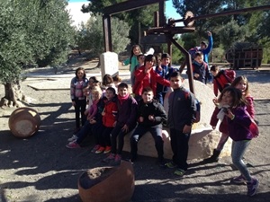 Alumnos del Colegio Paternina visitando parte del Museo Etnológico José Soler del CEM Captivador