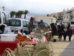 En el Mercat de la Terra hubo puestos de cestería, respostería y alimentación, cosmética, calzado y agricultura ecológica.