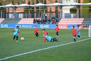 En el descanso se realizó un partidillo entre los prebenjamines de 2011 del C.F. La Nucía