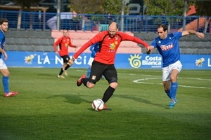 El C.F. La Nucía sumó su tercera victoria en siete días ante el Villena