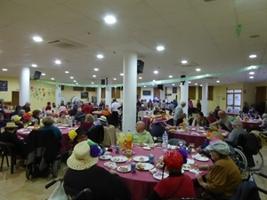 La fiesta contó con una merienda para todos los asistentes