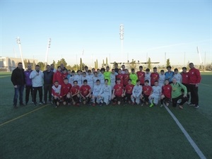 El Alevín "A" del Real Madrid y el Infantil "B" del CF La Nucía antes del partido