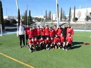 Los jugadores del Infantil "B" de La Nucía en su sesión técnica en Valdebebas