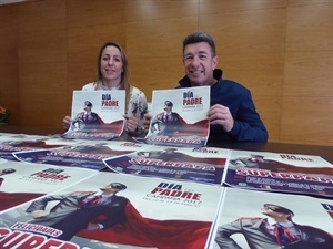 Eva María Naranjo, concejala de Comercio e Industria, junto a Juan Andrés Montiel, pte. AECNU, presentaron la campaña comercial del Día del Padre