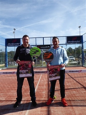 El Nacional por Equipos comenzará este viernes en las pistas del PadelPoint de la Ciutat Esportiva. En la foto, Sergio Villalba, concejal de Deportes y Alejandro González, responsable de PádelPoint