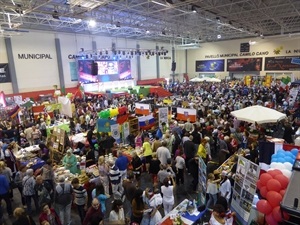 Actuaciones de todo el mundo han actuado este domingo en el Pabellón