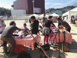 El Taller de Instrumentos Fabricados fue la gran novedad de este Mercat