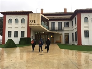 Lluvia ayer lunes 13 de marzo por la tarde en la Seu Universitària de La Nucía