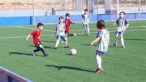 Víctor, jugador del Benjamín "B" en el partido ante el Kelme "B"