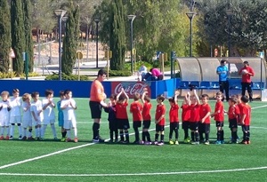 Saludo inicial entre los prebenjamines de 2011 del Fundación Benidorm y La Nucía