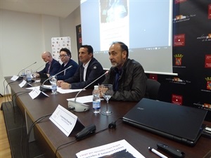 José A. Poves, director CEFIRE, Carles Cortés, vicerector UA, Vicent Martines, dtor. Seu Univ. y Bernabé Cano, alcalde de La Nucía en la inauguración de las Jornadas