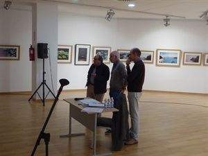 En la presentación de la máster class participaron Pedro Lloret, concejal de Cultura, Juan Luís Iborra, director y guionista y Francesc Sempere, director de l'Auditori