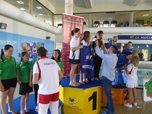 Sergio Villalba, concejal de Deportes, hizo entrega de las medallas