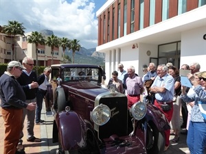 El Hispano Suiza H6 delante de l'Auditori de La Nucía